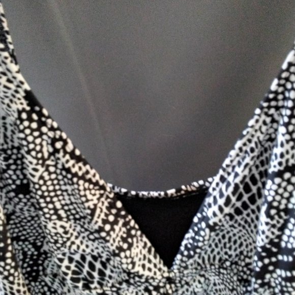 Black & white bathing suit - Picture 2 of 2